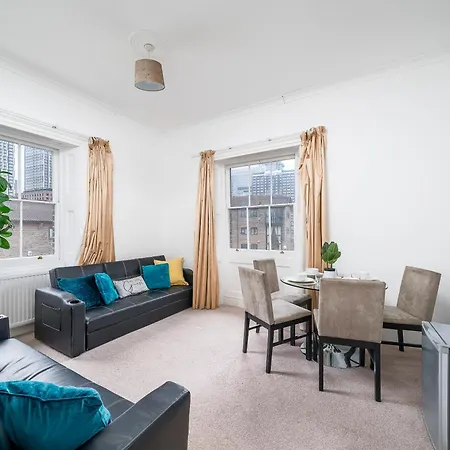 Canary Wharf - Spacious Apartments Near London Excel Exhibition Centre, O2 Arena, City Airport, Free Parking & Wifi